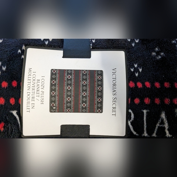 Victoria's secret blanket - Picture 3 of 5